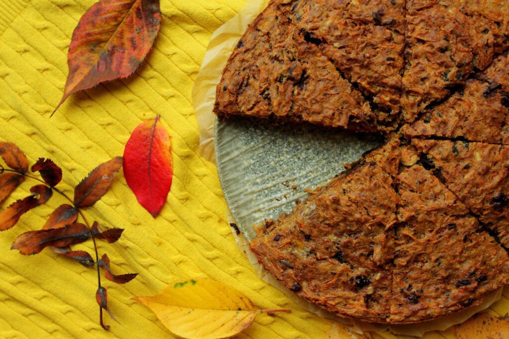 Wegańskie ciasto marchewkowe. Pastel vegano de zanahoria